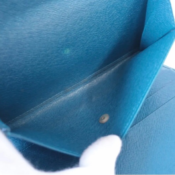 SOLD - LV LOUIS VUITTON Authentic Epi Wallet on a Chain (WOC), Silver Hardware - Picture 6 of 11